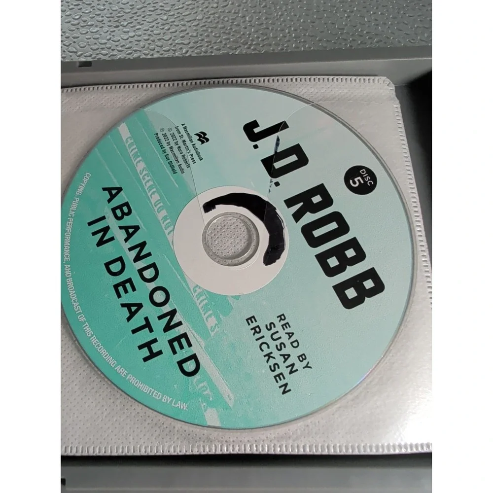 Abandoned in Death (In Death, 54) - Audio CD By Robb, J D GOOD